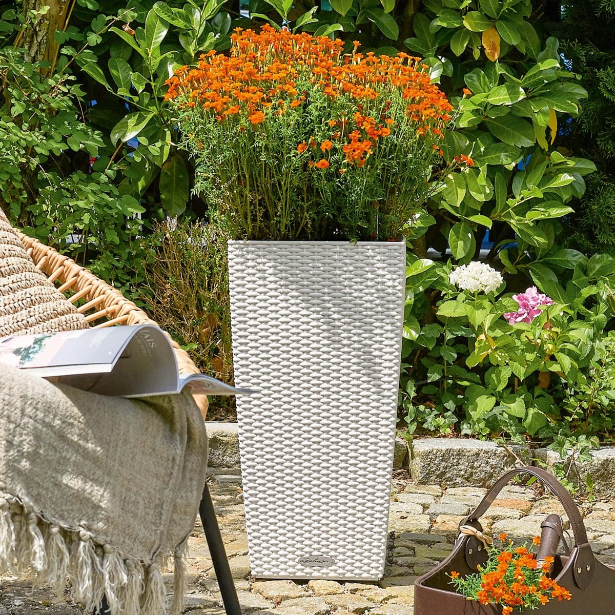 CUBICO Cottage 40 White, Self-Watering Tall Planter, H29.5 L15.7 W15.7 in